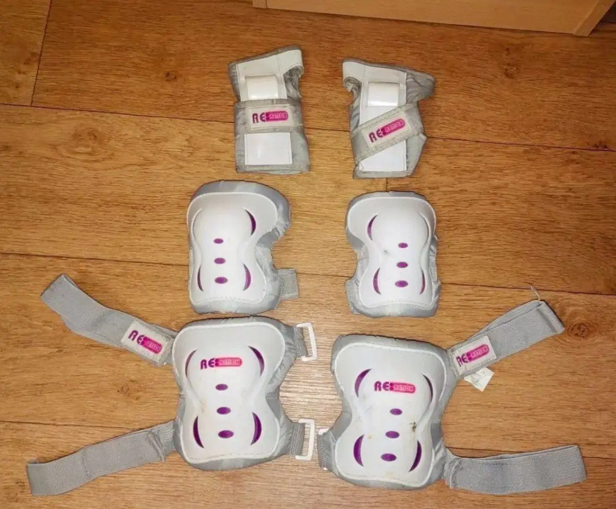 Ролики re:action (Спортмастер) с защитой и чехлом - Роликовые коньки (Хобби и отдых) в Сургут