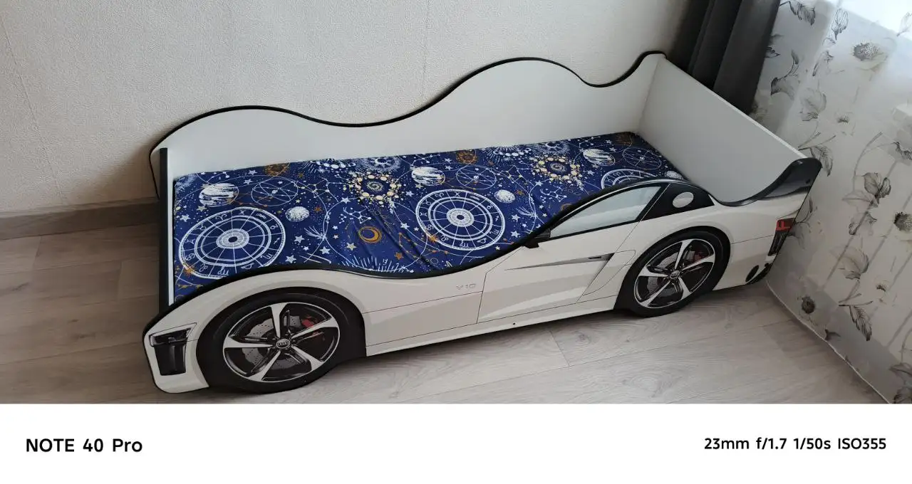 Продам детскую кровать-машину с матрасом - Детская мебель (Товары для детей) в Сургут