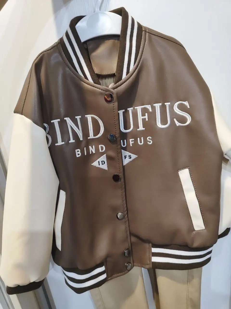 Детский кожаный костюм размер 110 - Детская одежда (Одежда) в Сургут