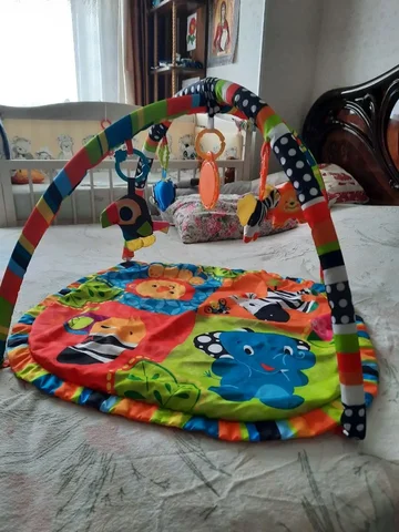 Продам развивающий коврик - Детская одежда и игрушки в Сургут