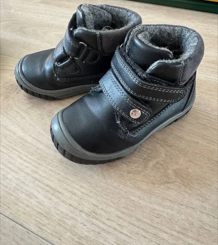 Демисезонные ботинки 22 размера - Костюмы в Сургут