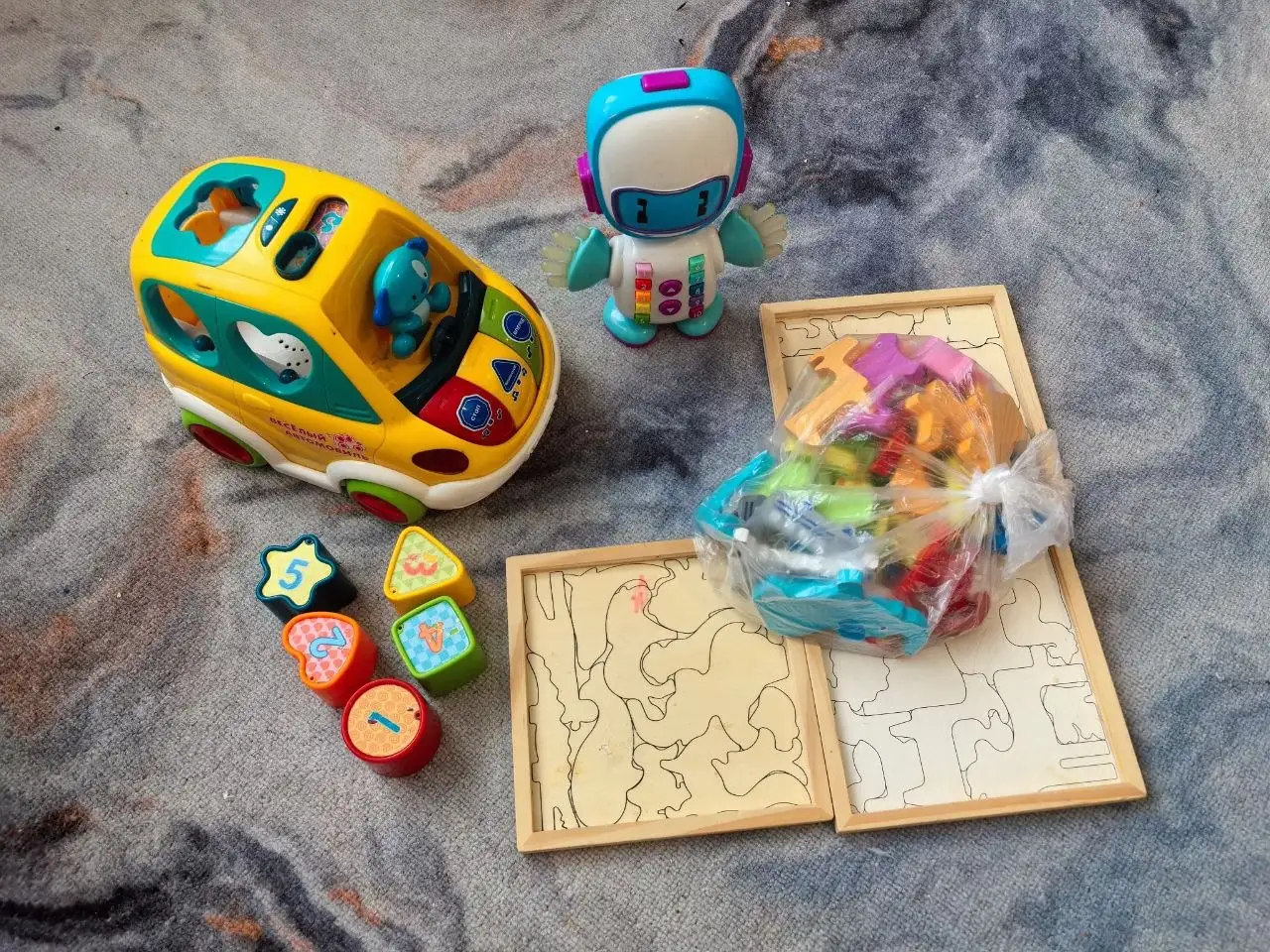 Детские развивающие игрушки и книги - Игрушки (Товары для детей) в Сургут