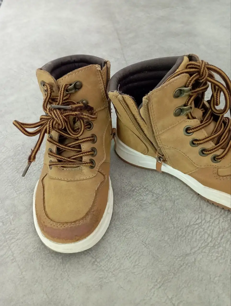 Ботинки демосезонные 28 и 29 размер - Обувь (Товары для детей) в Сургут