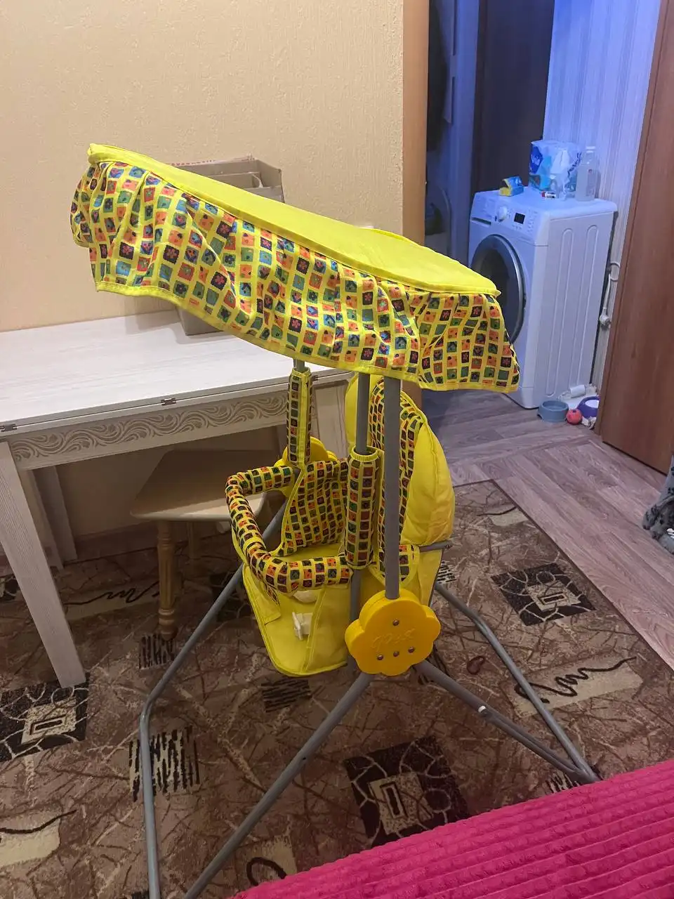 Детская качеля с капюшоном и маленькая качеля