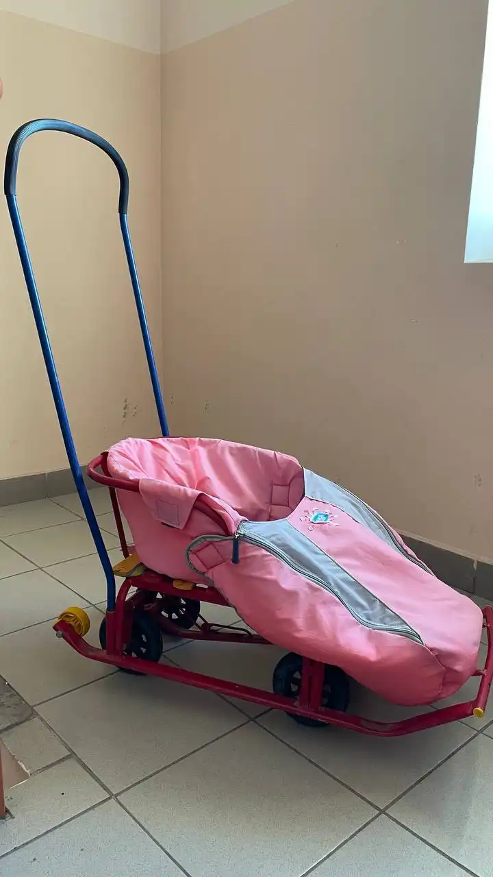 Санки детские с механизмом выдвижных колесных шасси