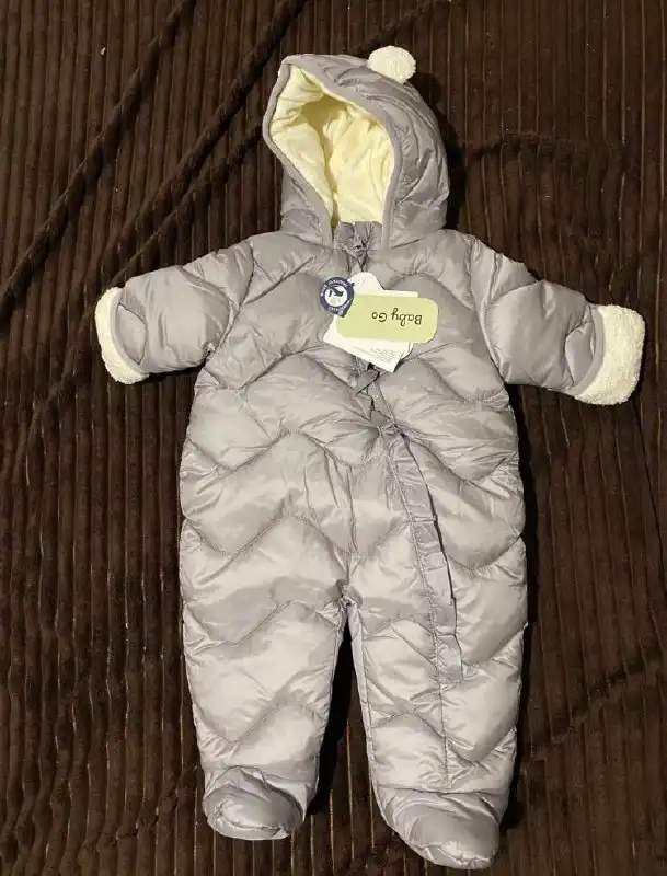 Продам новый комбинезон для девочек размер 74