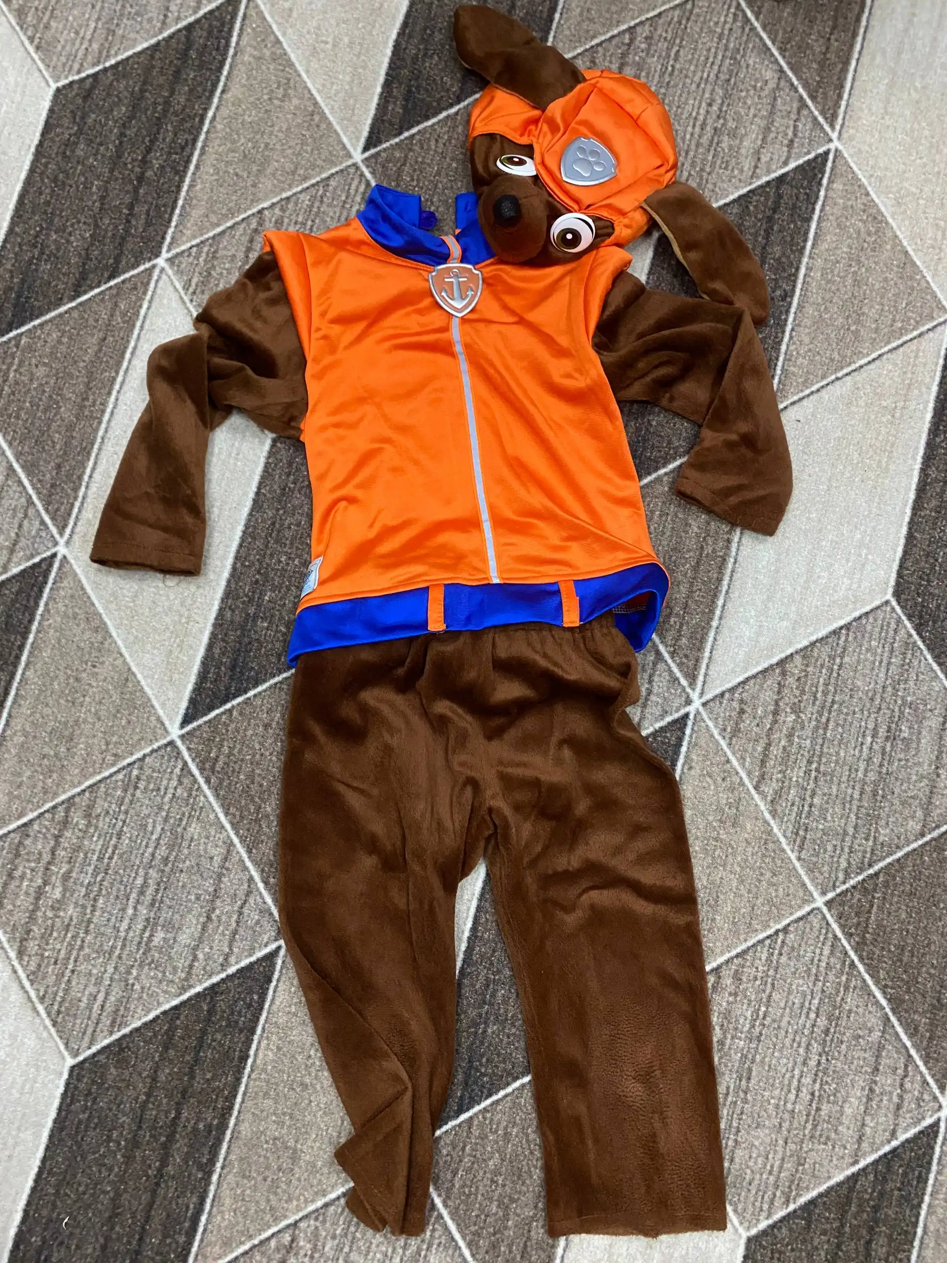 Костюм детский в отличном состоянии