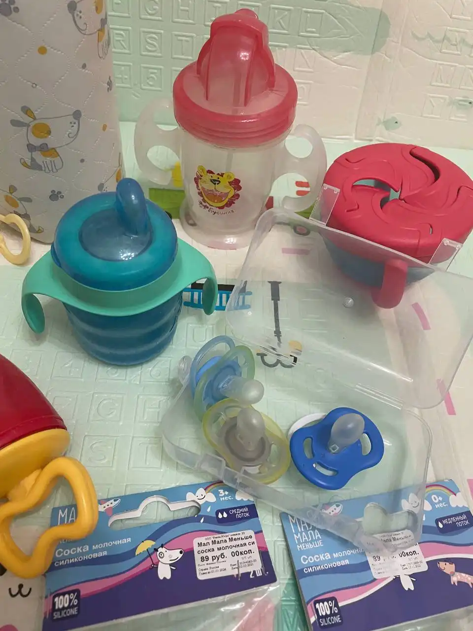 Детские товары: пустышки, поильники, аксессуары