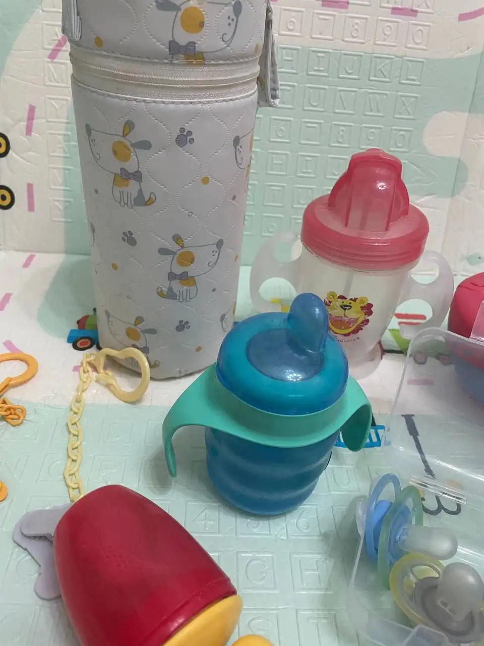 Детские товары: пустышки, поильники, аксессуары