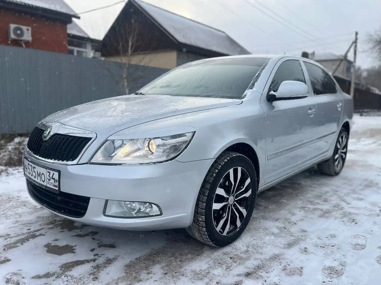 Продажа автомобиля 2012 года в отличном состоянии