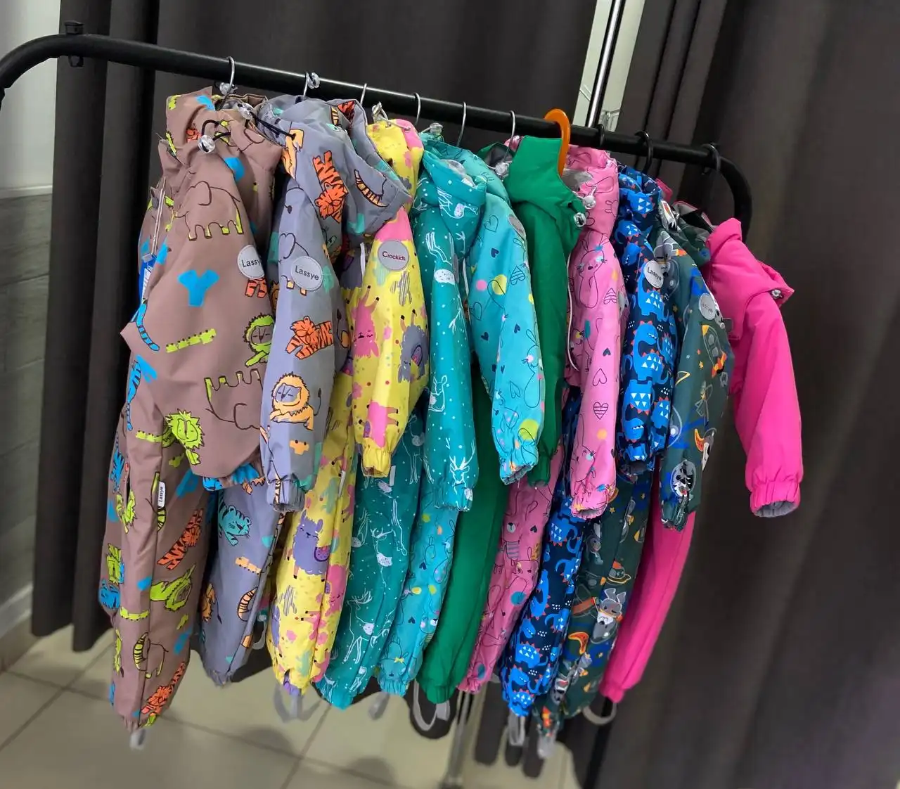 Демисезонные костюмы и комбинезоны для весны - Одежда в Энгельс