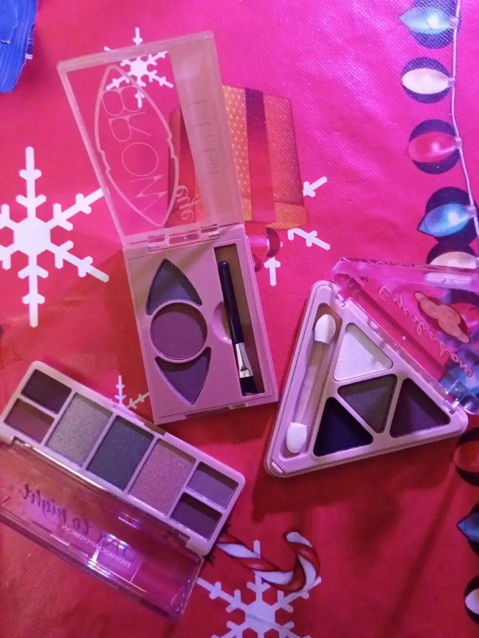 Новые палетки теней для макияжа - Косметика (Красота и здоровье) в Энгельс