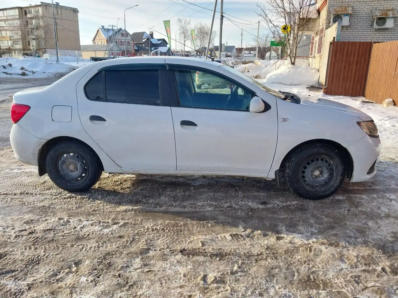 Продажа автомобиля Логан 2018 года - Легковые автомобили (Авто) в Энгельс