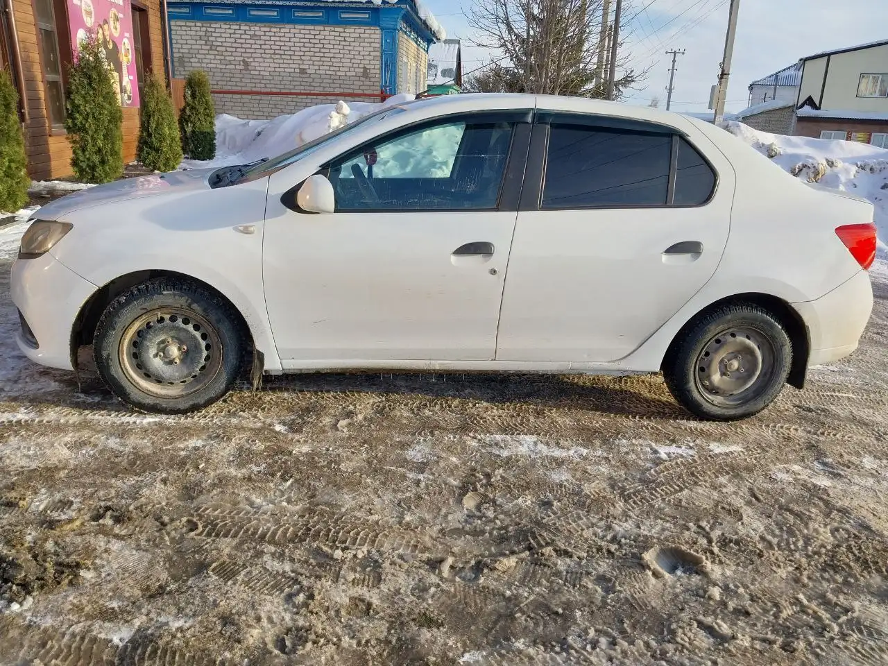 Продажа автомобиля Логан 2018 года - Легковые автомобили (Авто) в Энгельс