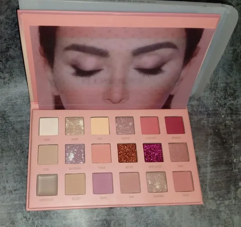 Тени для век, 18 цветов, новые - Кремы и мази в Энгельс