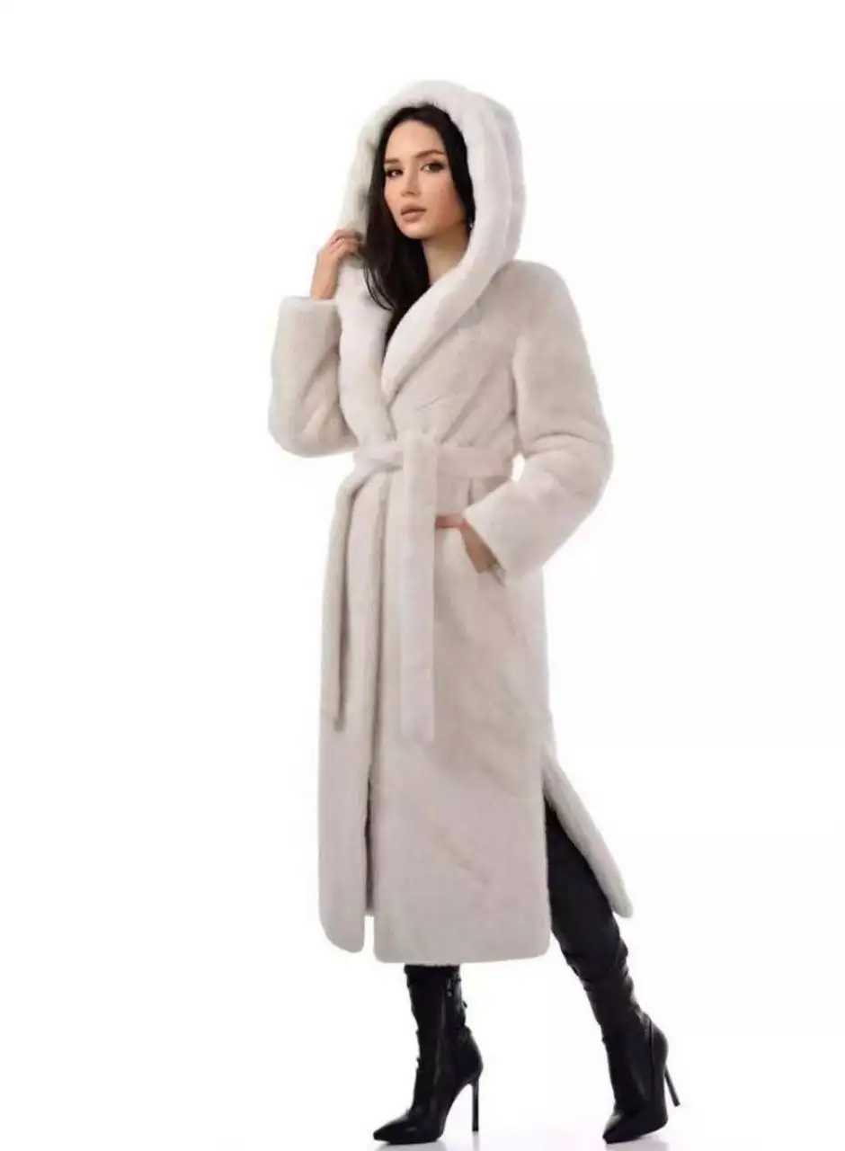 Очень красивая шуба в наличии - Шубы (Одежда) в Иркутск