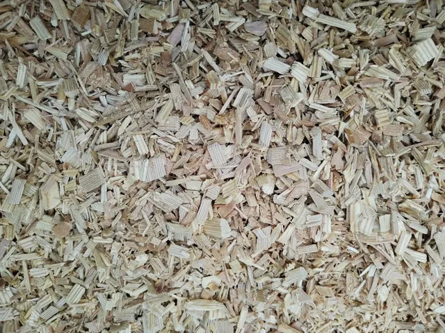 Щепа лиственницы в мешках 60л - Растения в Иркутск