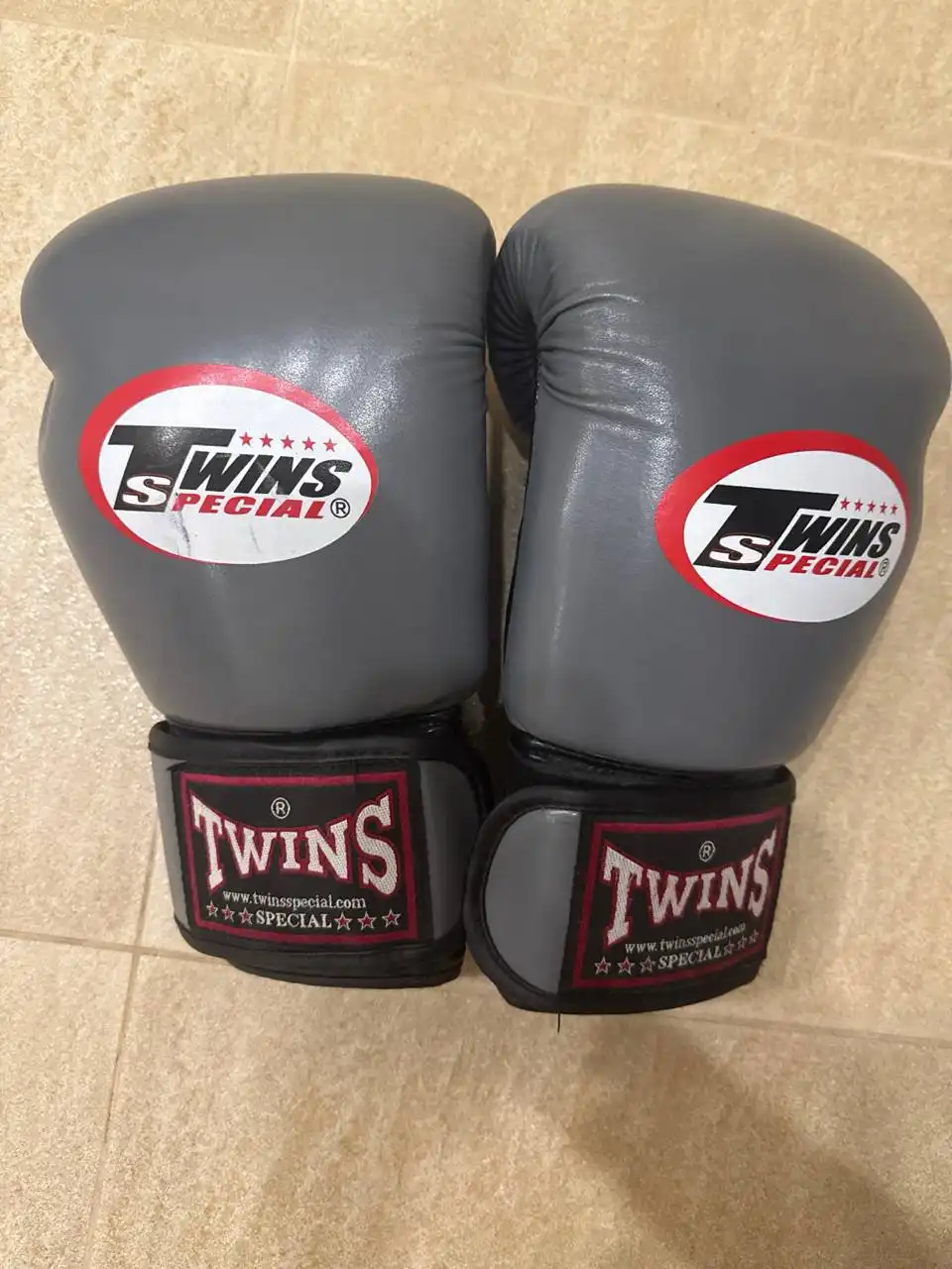 Продажа перчаток Twins и щитков для тайского бокса