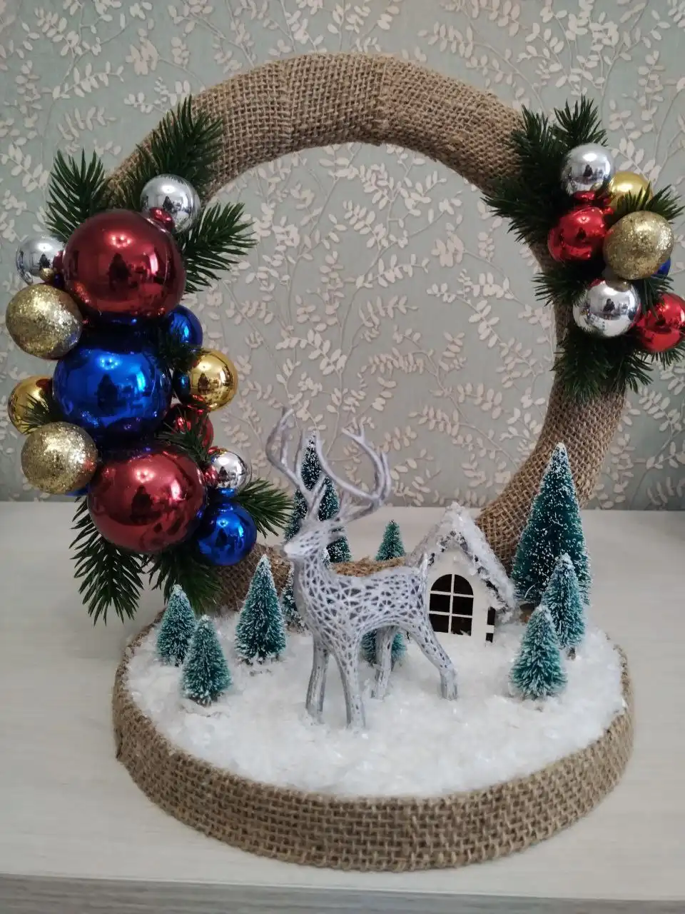 Новогодняя сказка ручной работы с гирляндой