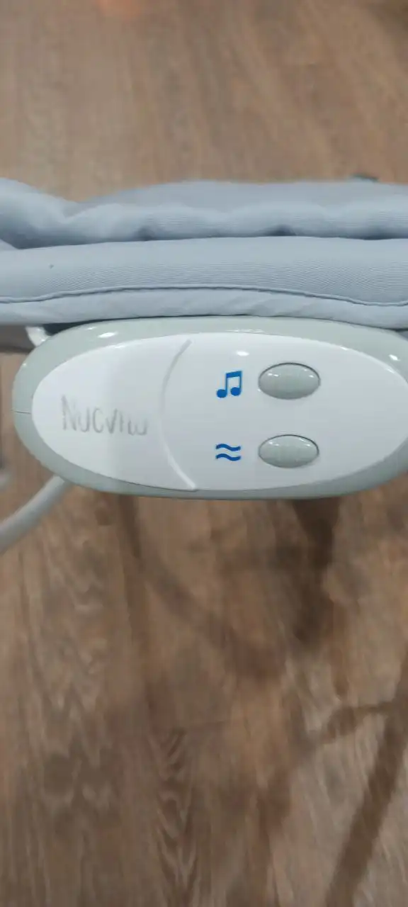 Шезлонг с музыкой и виброрежимом