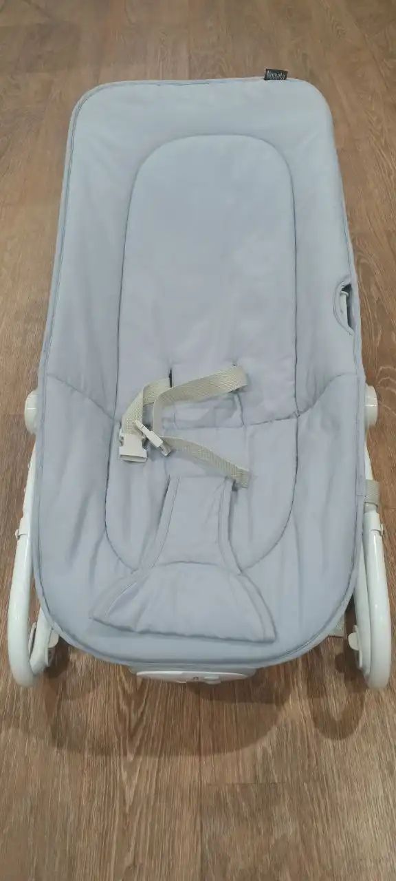 Шезлонг с музыкой и виброрежимом