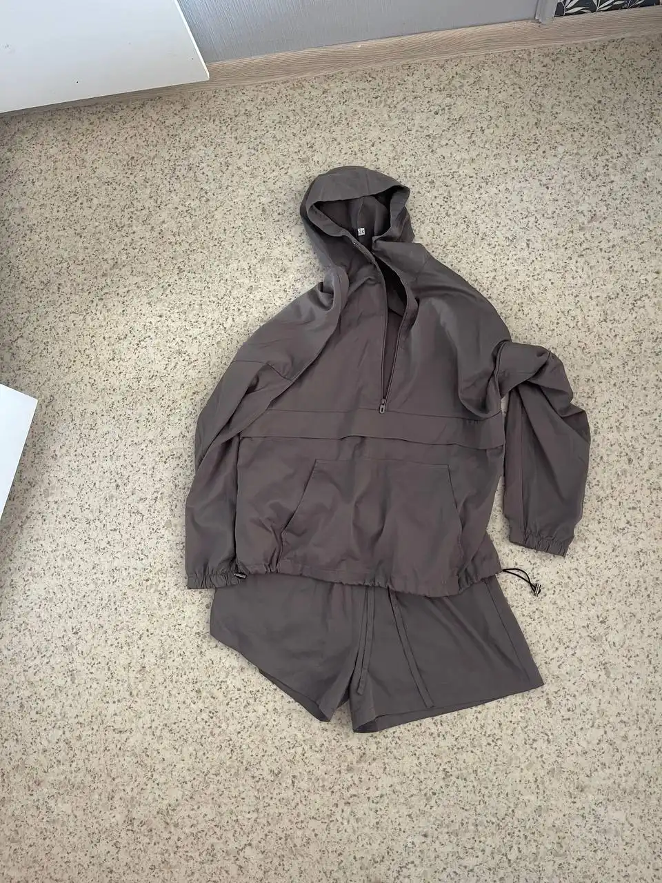 Продам костюм, ветровку и шорты - Одежда в Тюмень