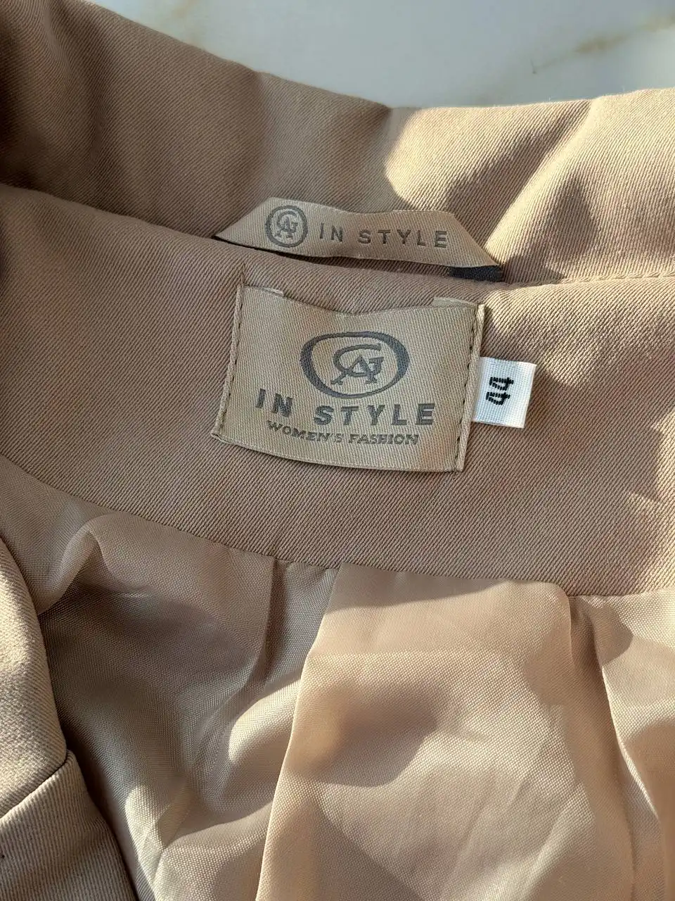 Продам женский тренч Instyle бежевый 44 размер - Верхняя одежда (Одежда) в Тюмень