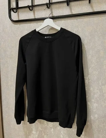 Женский однотонный свитшот Materia черный размер L - null в Тюмень