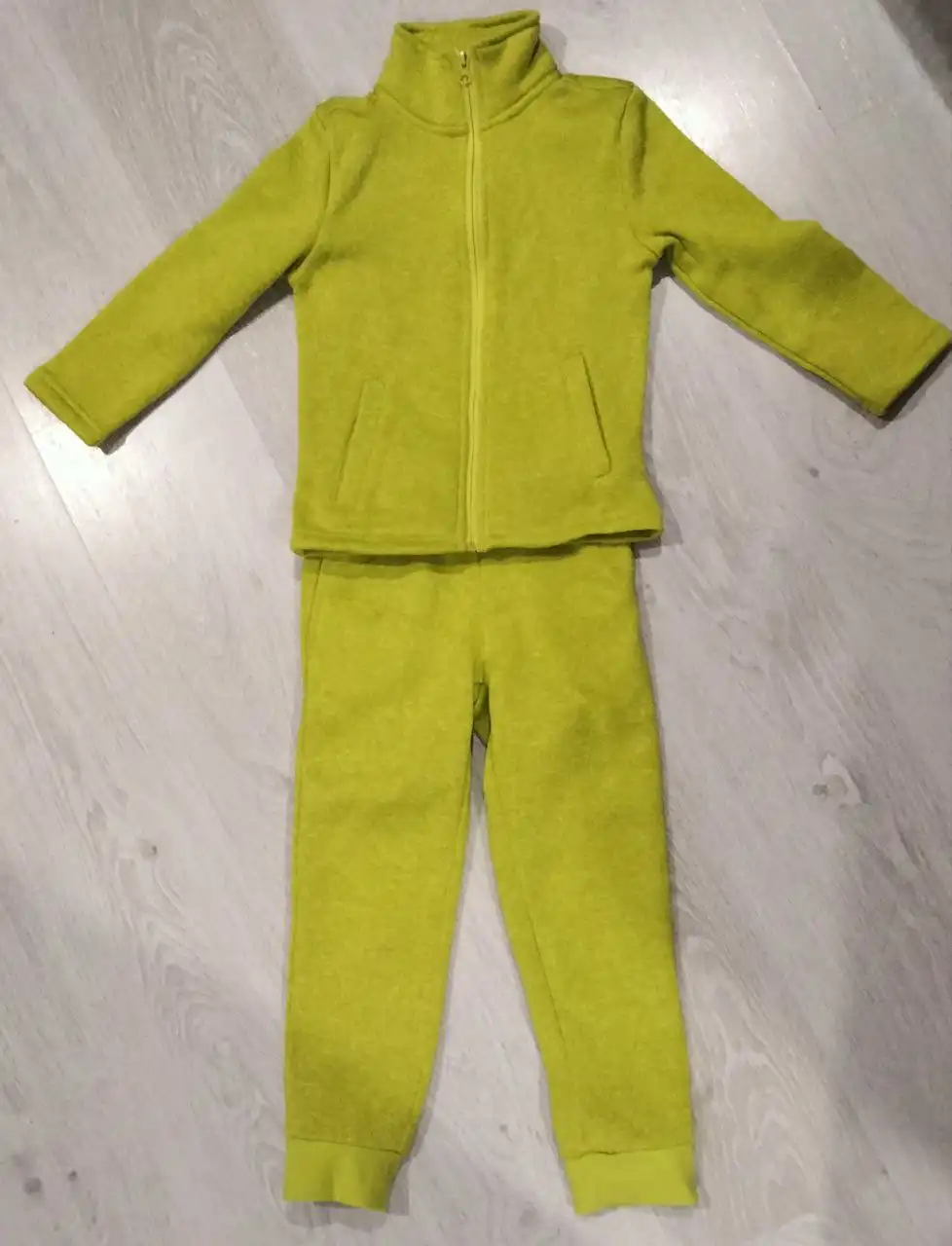 Продам детский костюм 110-116 размер - Одежда (Товары для детей) в Тюмень