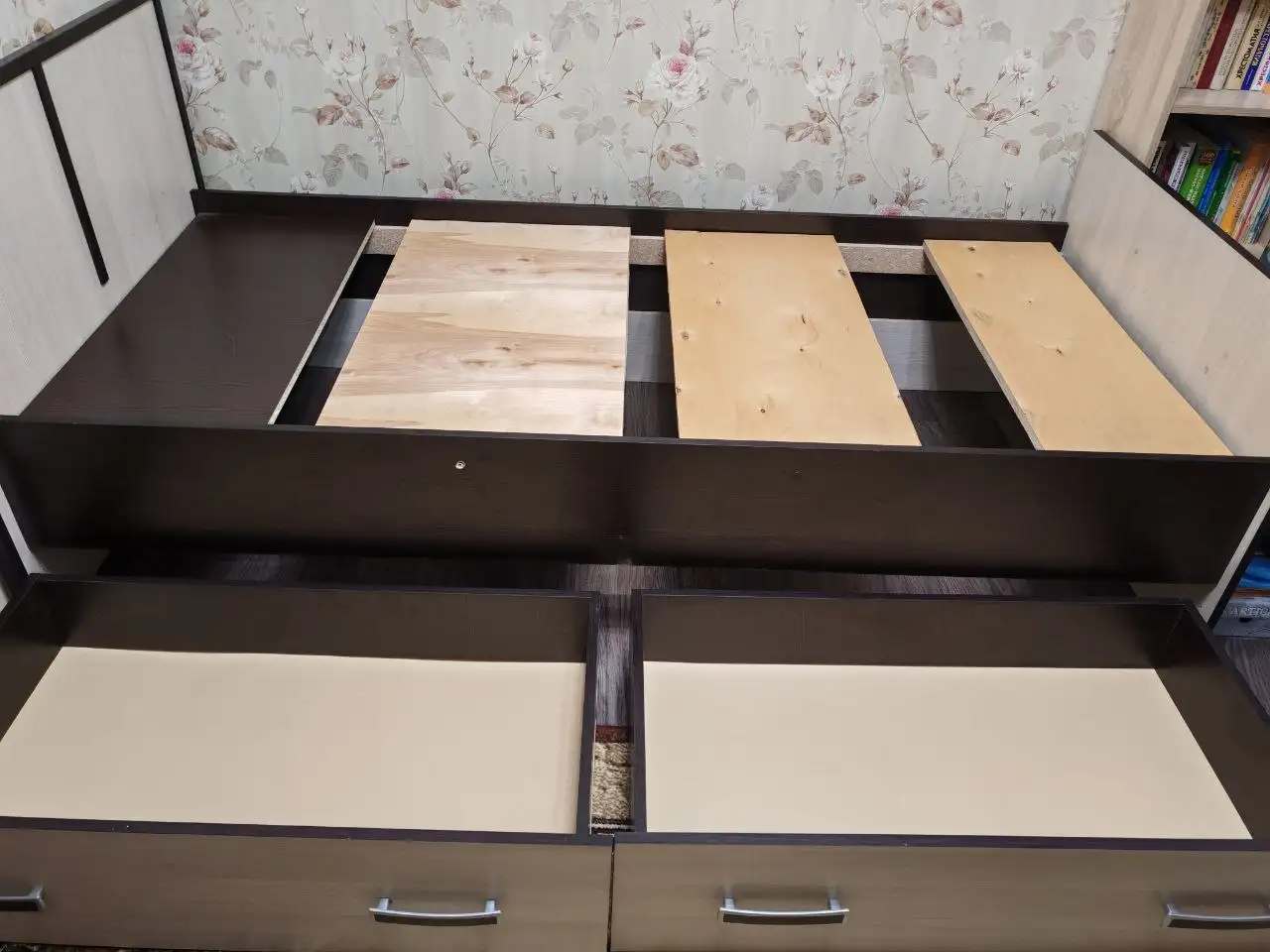 Кровать 90*200 см в хорошем состоянии - Мебель (Для дома и дачи) в Тюмень