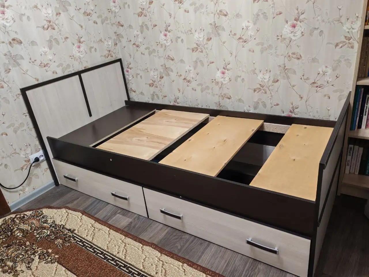 Кровать 90*200 см в хорошем состоянии - Мебель (Для дома и дачи) в Тюмень