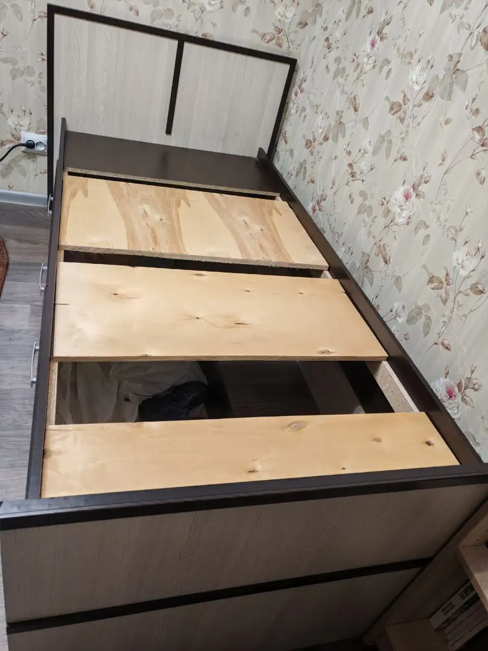 Кровать 90*200 см в хорошем состоянии - Мебель (Для дома и дачи) в Тюмень