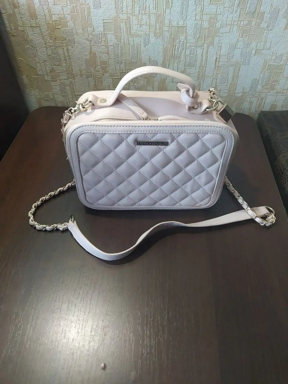 Продам женскую сумочку в хорошем состоянии - Сумки и аксессуары (Одежда) в Тюмень