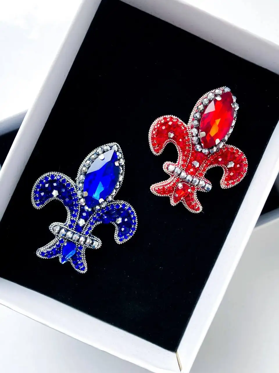 Выбор между красным и синим - Барахолка в Тюмень