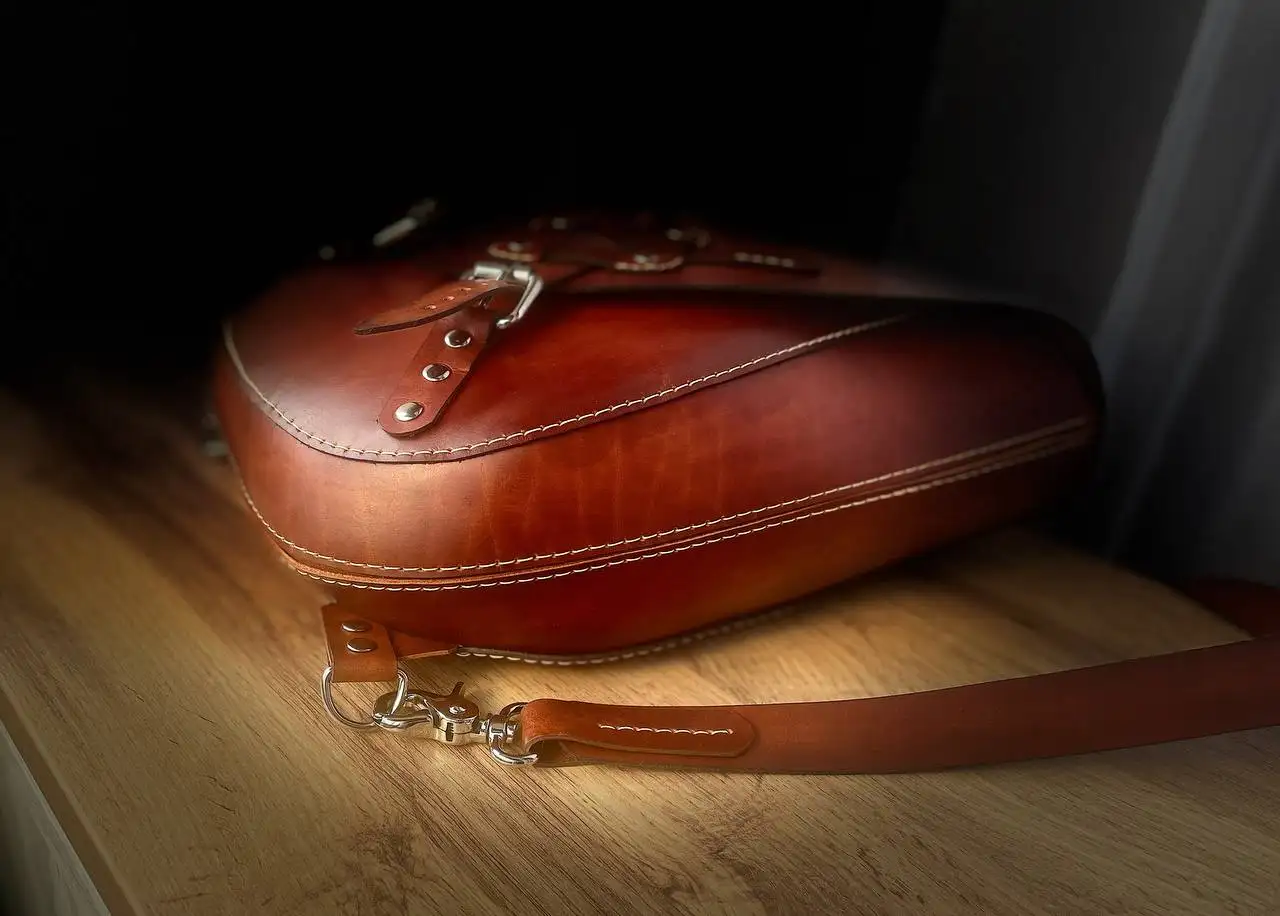 Кожаные изделия ручной работы собственного производства - Одежда в Тюмень