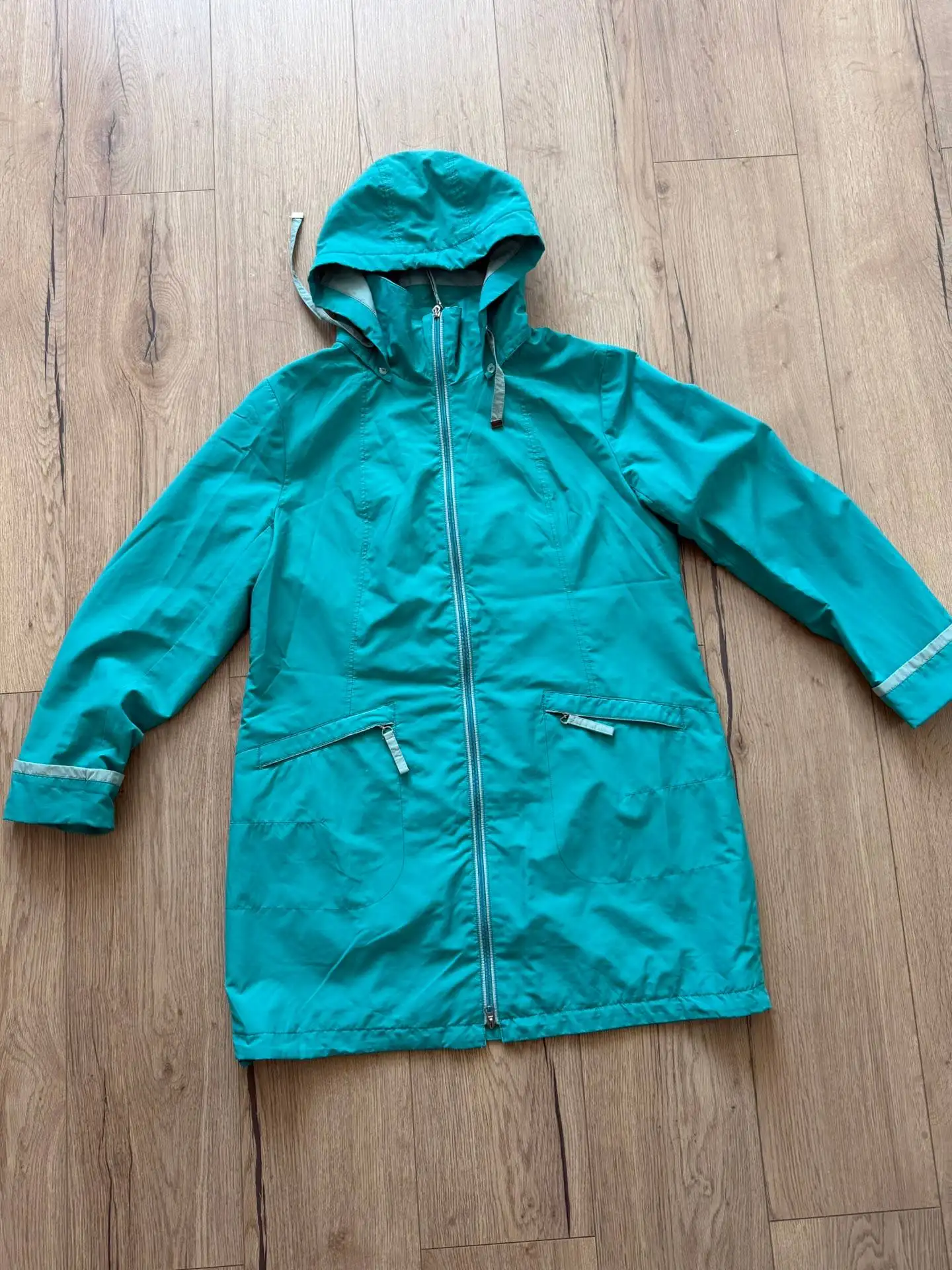Ветровка 52-54 размер - Верхняя одежда (Одежда) в Тюмень