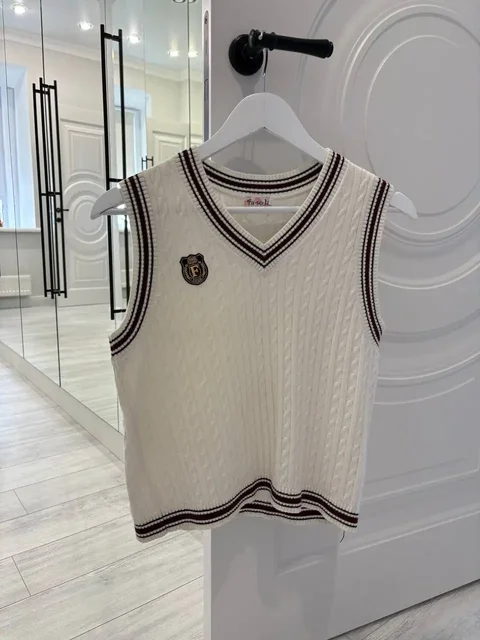 Продам женские вещи: жилетка, свитер, юбка Oodji - Одежда в Тюмень