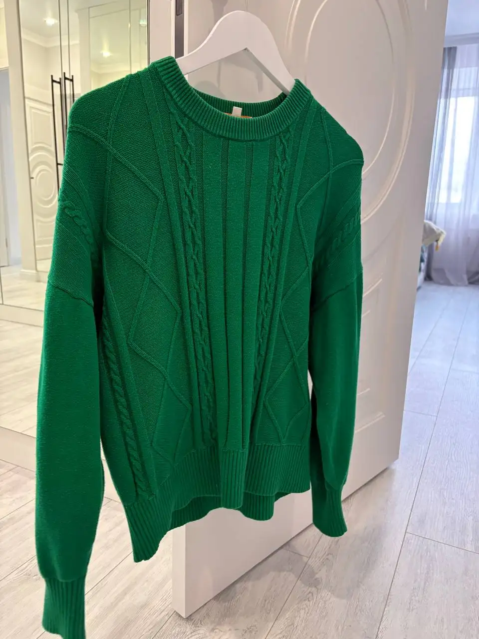 Продам женские вещи: жилетка, свитер, юбка Oodji - Женская одежда (Одежда) в Тюмень