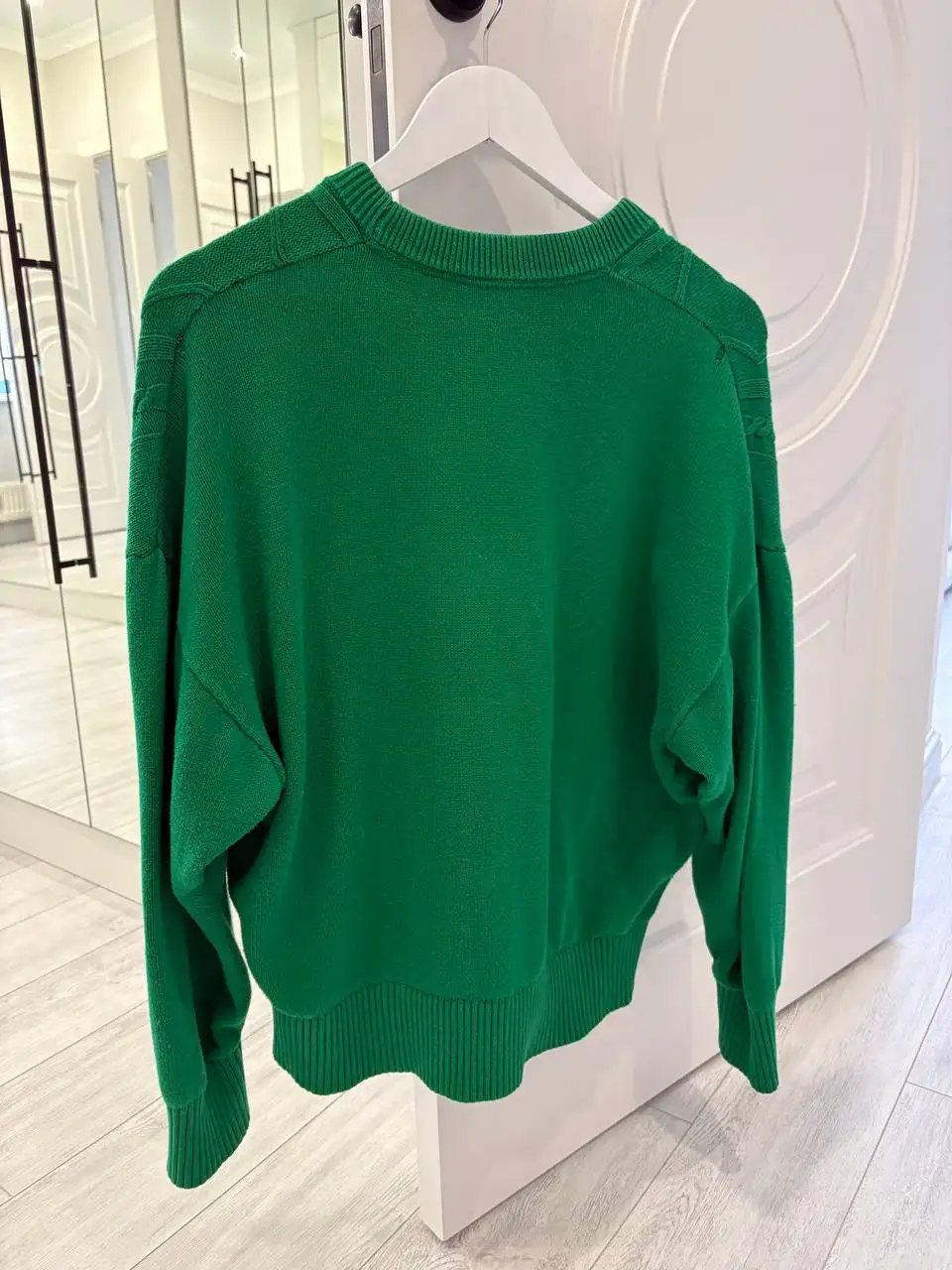 Продам женские вещи: жилетка, свитер, юбка Oodji - Женская одежда (Одежда) в Тюмень