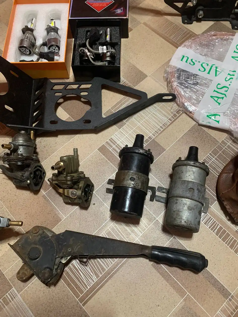 Продам все, что на фото, не дорого! Всё от классики