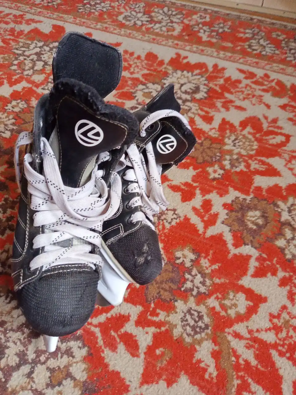 Продам коньки Larsen Vancouver 37