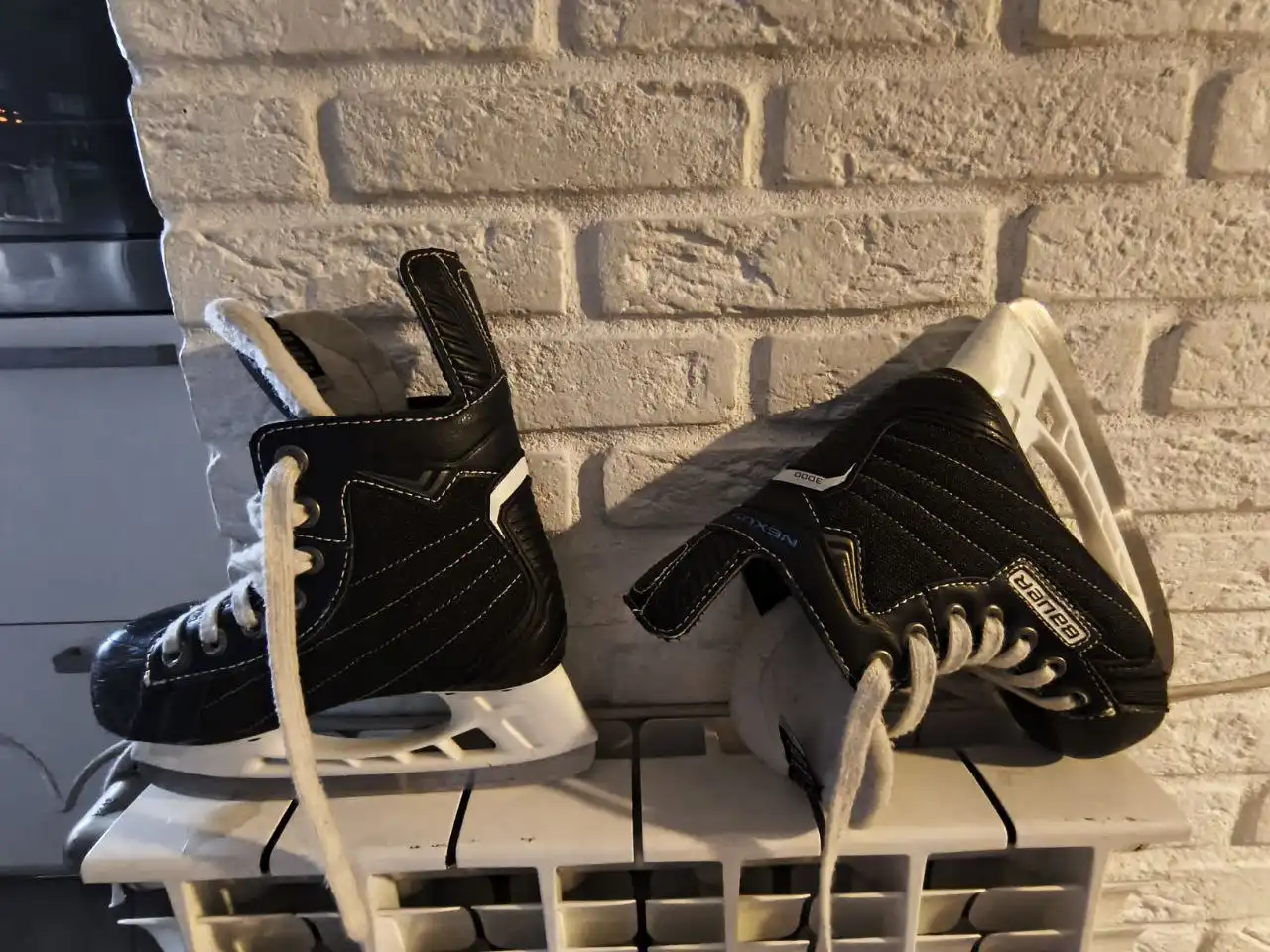 Продажа детских коньков и хоккейной экипировки