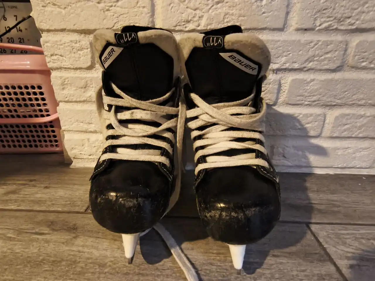 Продажа детских коньков и хоккейной экипировки