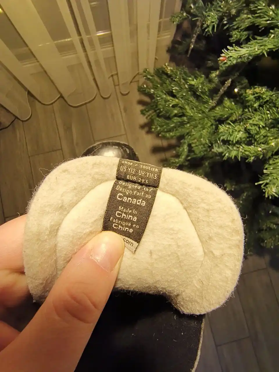 Продажа детских коньков и хоккейной экипировки