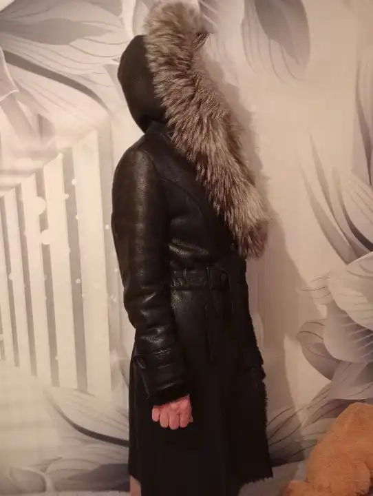 Продам пуховик 46 размера в отличном состоянии