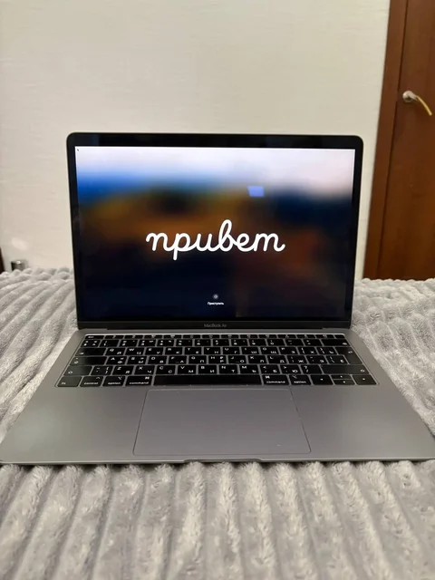 Продам MacBook Air 2019 г. 256 гб 8озу - Аксессуары для телефонов в Красноярск