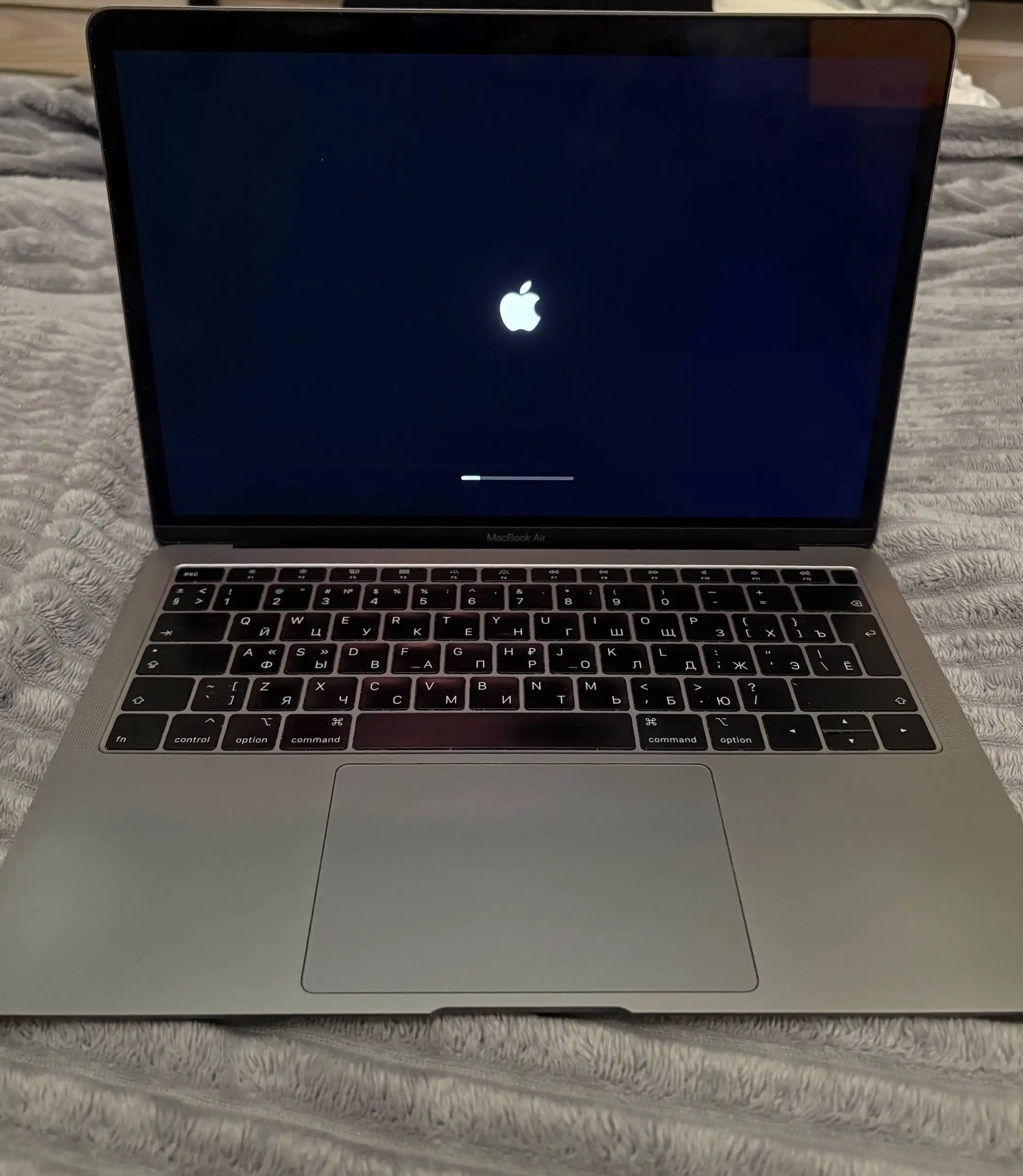 Продам MacBook Air 2019 г. 256 гб 8озу - Ноутбуки (Электроника) в Красноярск