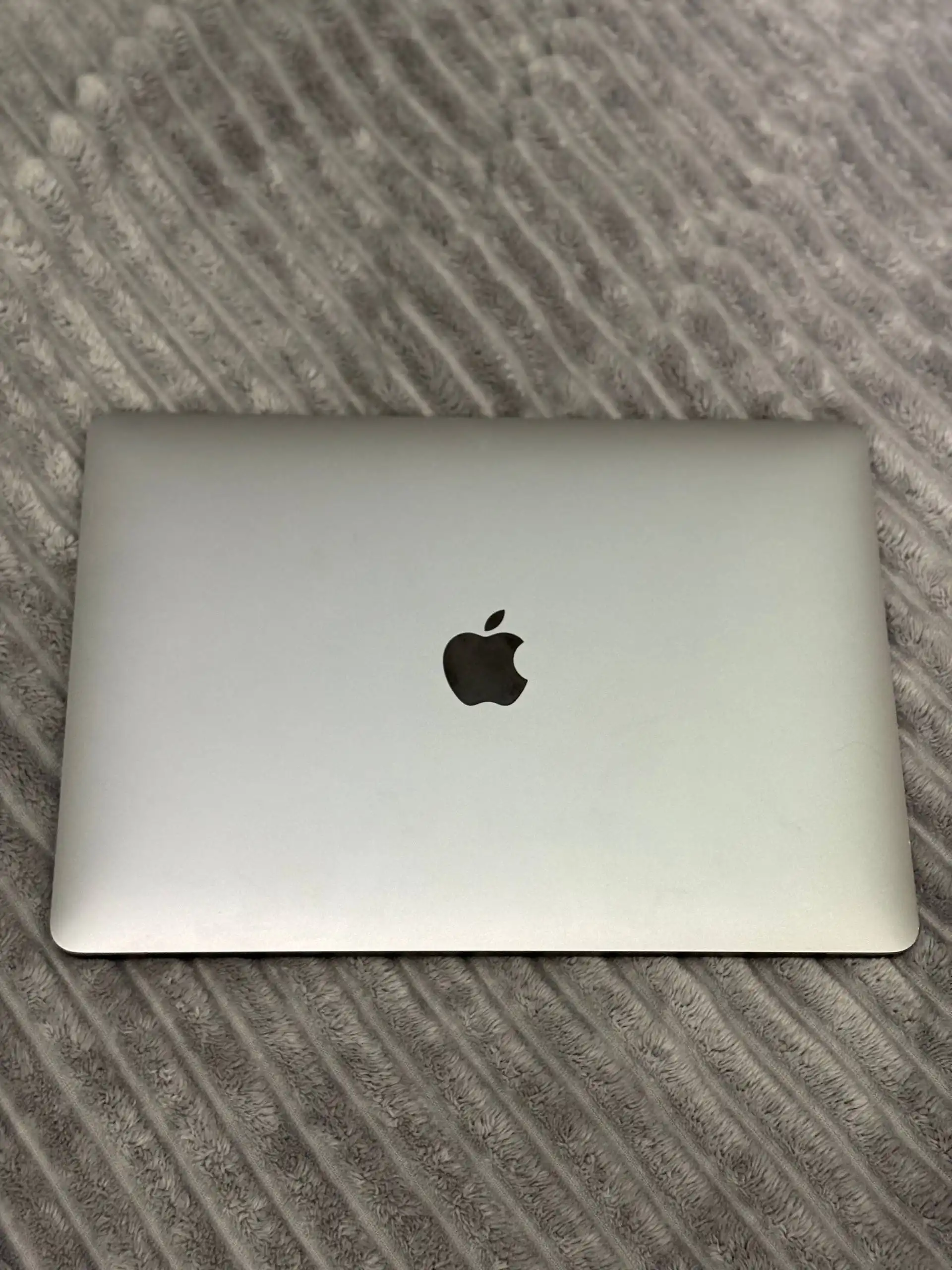 Продам MacBook Air 2019 г. 256 гб 8озу - Ноутбуки (Электроника) в Красноярск