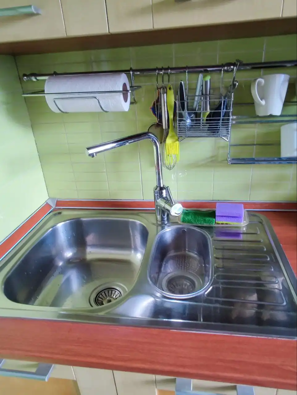 Кухонный гарнитур б/у с техникой Electrolux - Кухонная мебель (Для дома и дачи) в Красноярск