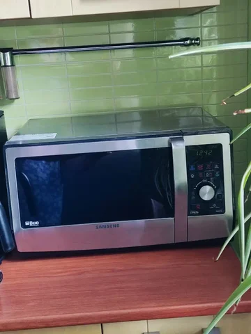 Микроволновая печь Samsung б/у в хорошем состоянии - Аксессуары для телефонов в Красноярск